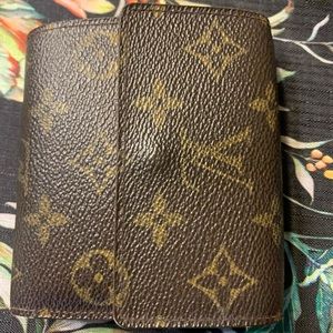 LV Wallet. Clean withNo stains or rips.Excellent used condition.